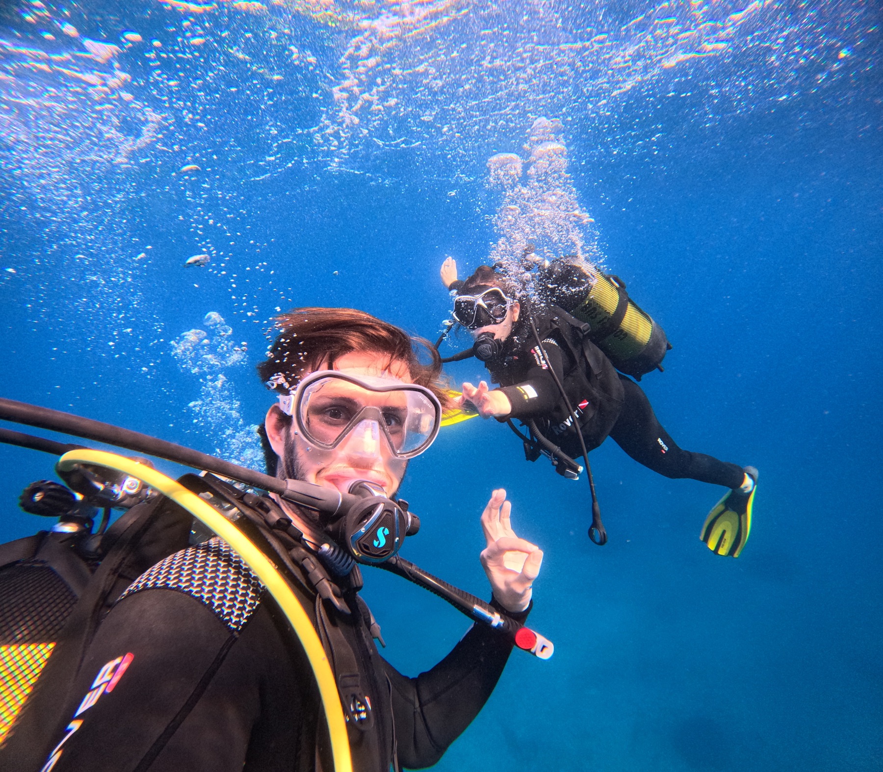 Giuliana and Arthur scuba diving together